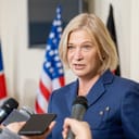 USA politician talking to the press