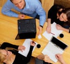 workplace (【คำนาม】) ความหมาย, วิธีใช้ และวิธีอ่าน | Engoo Words