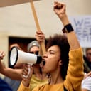 protest (【動詞】抗議, 反對 )意思、用法及發音 | Engoo Words