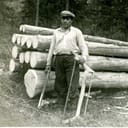 old photograph of Finnish lumberjack working for Yhtyneet Paperitehtaat in 1944.