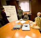 Pursue 動詞 追う 追求する の意味 使い方 読み方 Dmm英会話words