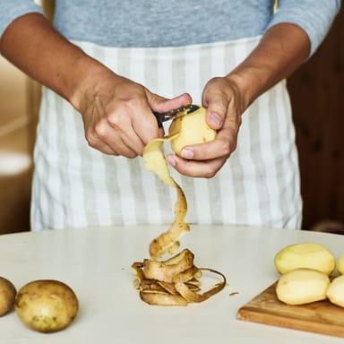 peel (【คำกริยา】ปอกเปลือก ) ความหมาย, วิธีใช้ และวิธีออกเสียง | Engoo Words Peel (【คำกริยา】ปอกเปลือก ) ความหมาย, วิธีใช้ และวิธีออกเสียง | Engoo Words