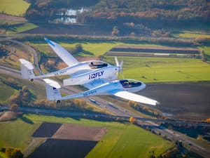 The first hydrogen plane in flight