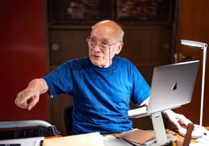 Popular Japanese Poet Shuntaro Tanikawa Dies at 92