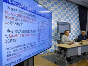 University of Tokyo seismologist Naoshi Hirata, left, a member of an expert panel, speaks during a press conference on the possible Nankai Trough earthquake, at Japan Meteorological Agency in Tokyo, on Aug. 8, 2024. 