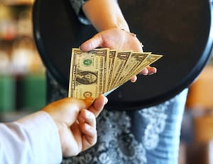 Getting A Tip How Tipping Is Changing in America | ข่าวประจำวัน Engoo