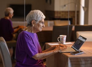 Barbara Winston uses a computer at her home in Northbrook, Ill., on Sunday, June 30, 2024, several days after taking an introduction to artificial intelligence class at a local senior center. 