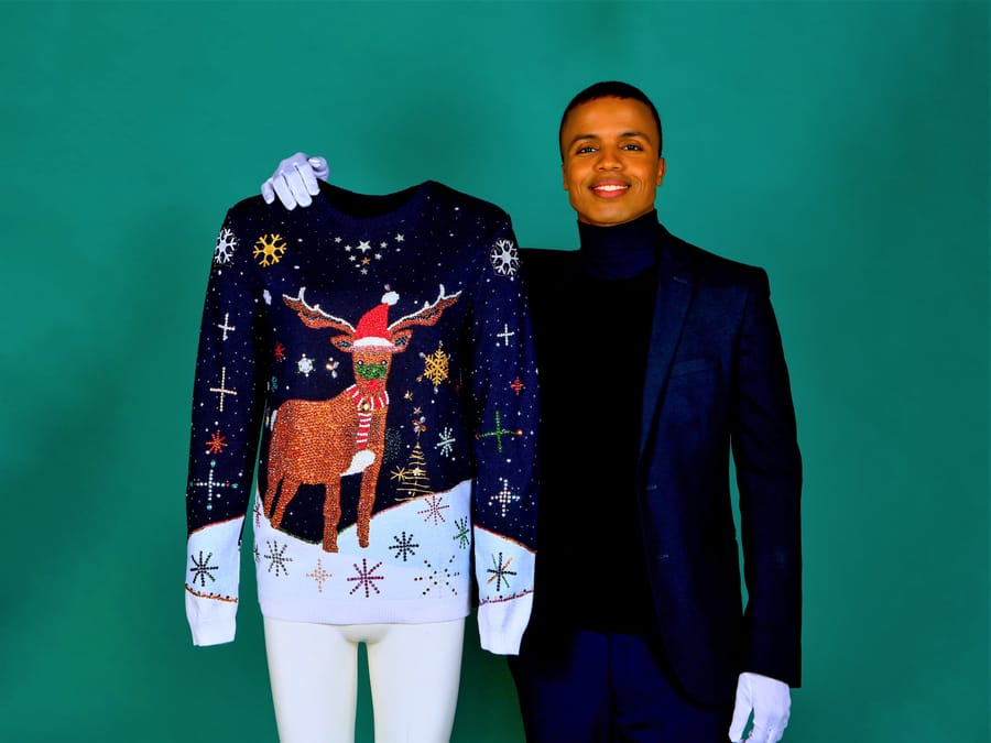 Artist Makes 40 000 Christmas Sweater Engoo Daily News