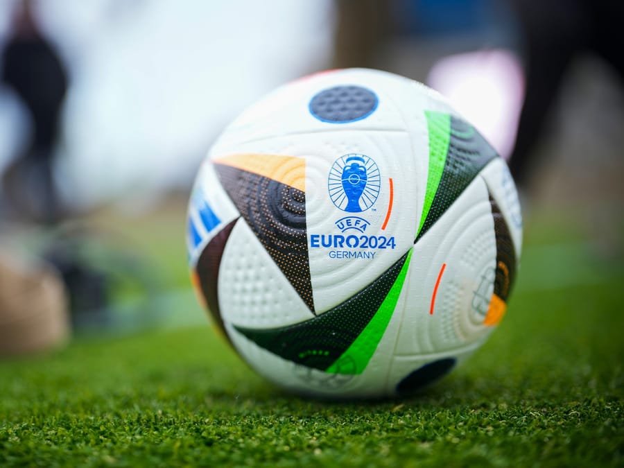 UEFA Unveil High-Tech Soccer Ball for Euro 2024 | DMM英会話