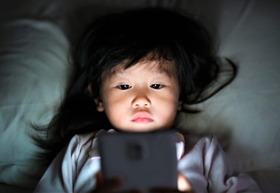 Japanese Kids Spending Longer Online | Engoo 데일리뉴스