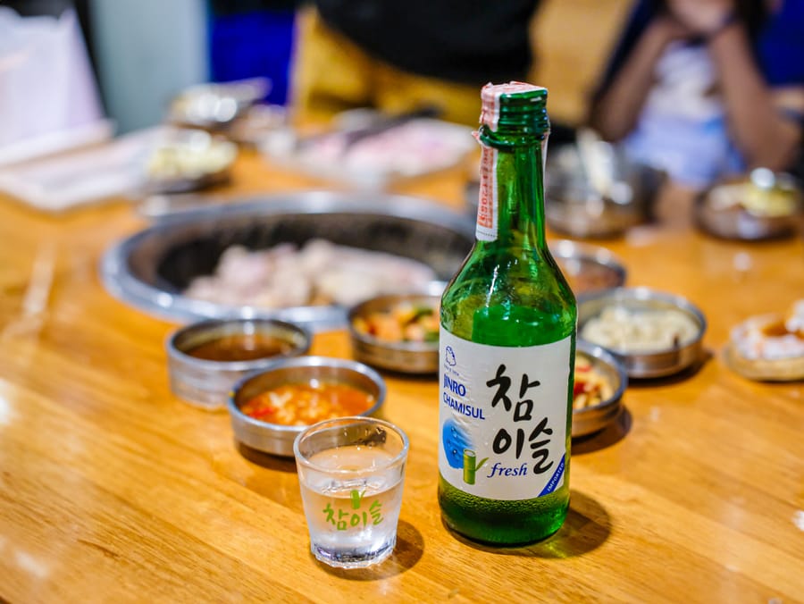 How Soju Found Fans Around the World | Engoo Tin tức hàng ngày