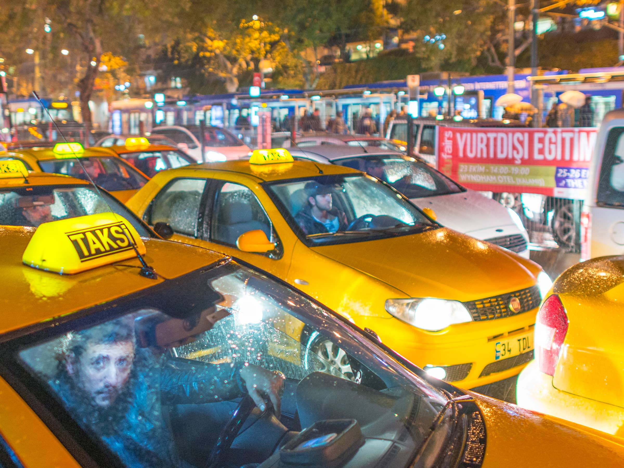 Такси стамбул приложение. In a Taxi in Istanbul.