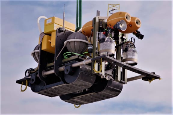 Robot Collects Data 4,000 Meters Below Ocean Surface | Engoo 每日新闻