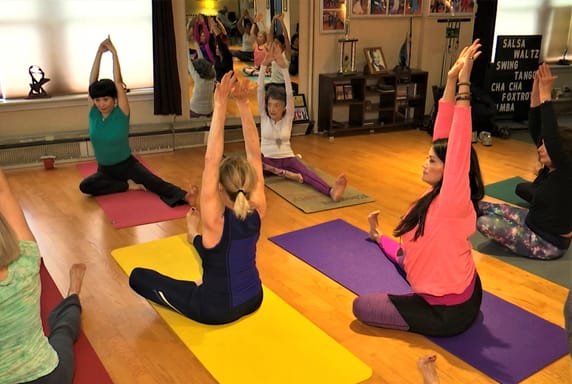 100 year old yoga instructor keeps moving dancing engoo 데일리뉴스