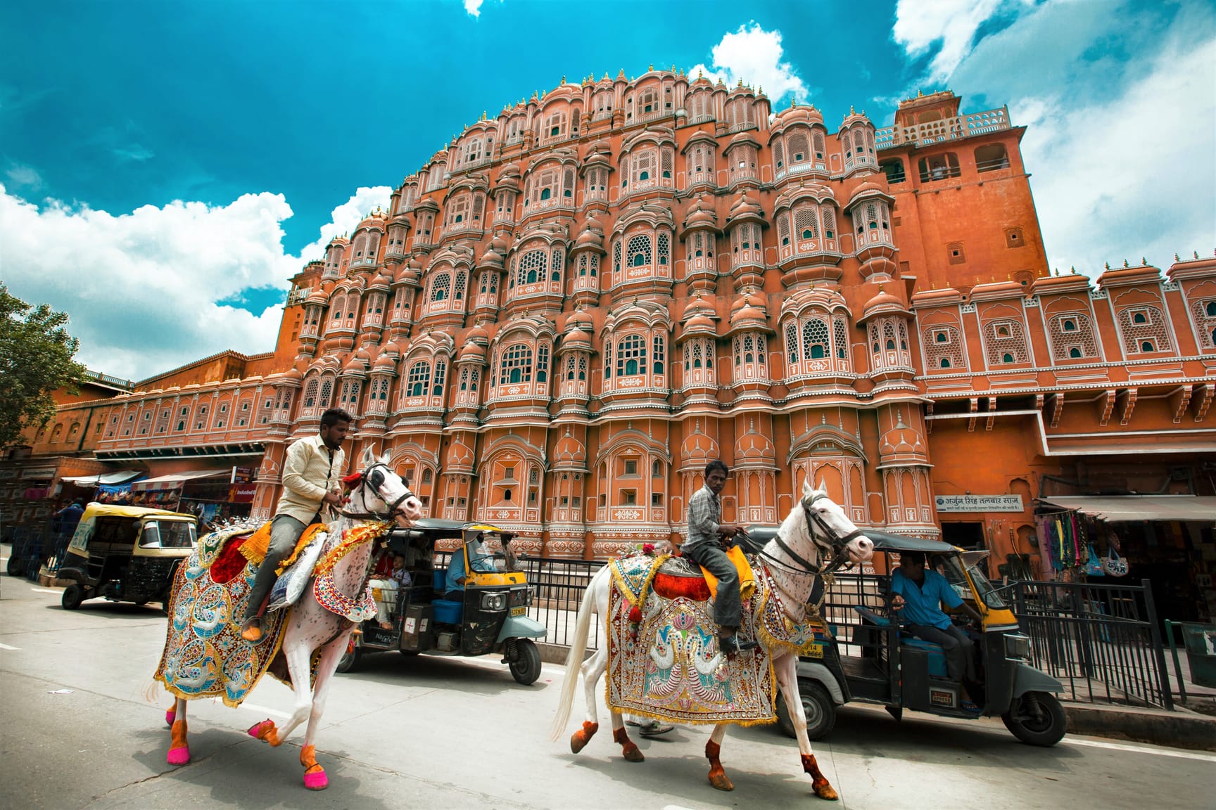 The Most Beautiful Buildings in India | DMM英会話 デイリーニュース