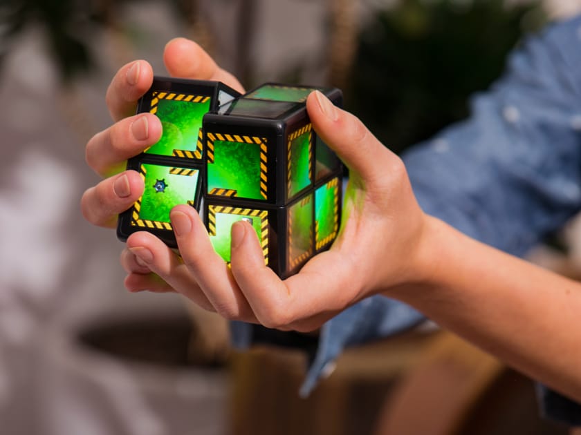 Father and Son Invent Rubik's Cube of the Future | Engoo 每日新闻