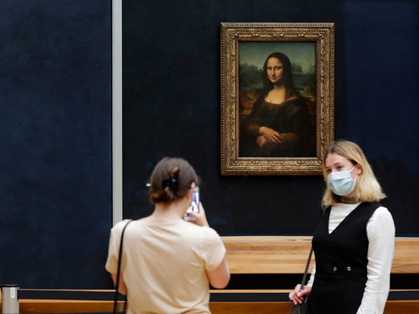 Man Throws Cake at Glass Protecting Mona Lisa Engoo Daily News