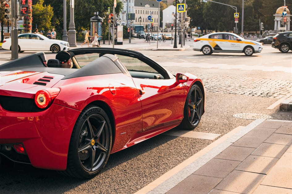 Expensive Car Owners Less Likely to Stop for Pedestrians Engoo デイリーニュース