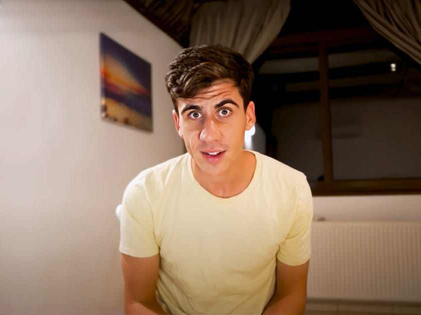 YouTuber Apologizes for 'Free Trip' Video in Japan | Engoo Daily News