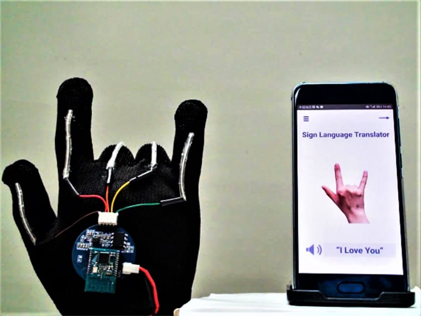 Gloves Translate Sign Language into Speech Engoo デイリーニュース