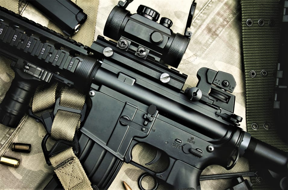 Canada Bans Assault-Style Weapons After Shooting | Engoo 每日新聞