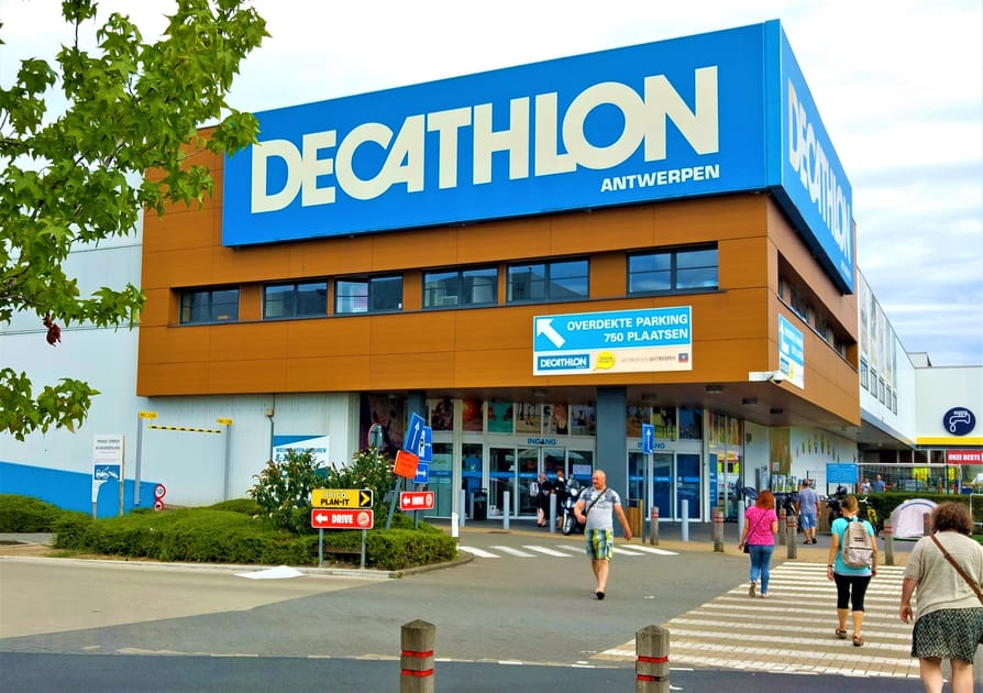 French Sports Store Withdraws Kayaks to Stop Migrants | Engoo Daily News