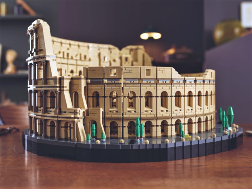 9,000 Piece Colosseum Breaks Record for Largest Lego Set | Engoo