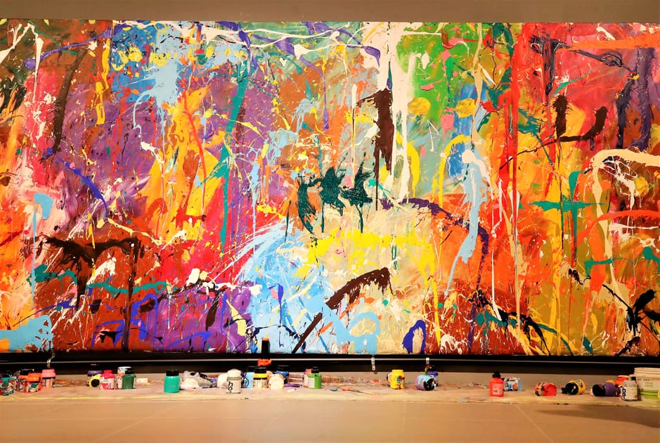 South Korean Couple Paint On $440,000 Artwork | DMM英会話 デイリー