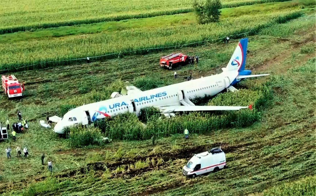 Russian Pilot Safely Lands Jet Disabled by Bird Strike | Engoo Daily News