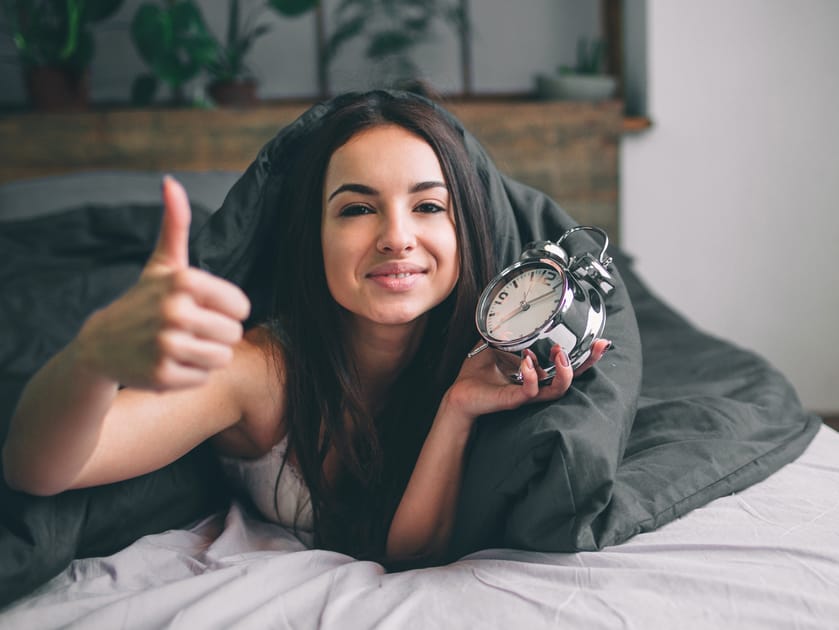 Scientists Say Early Risers Live Longer, but Why? | Engoo Daily News