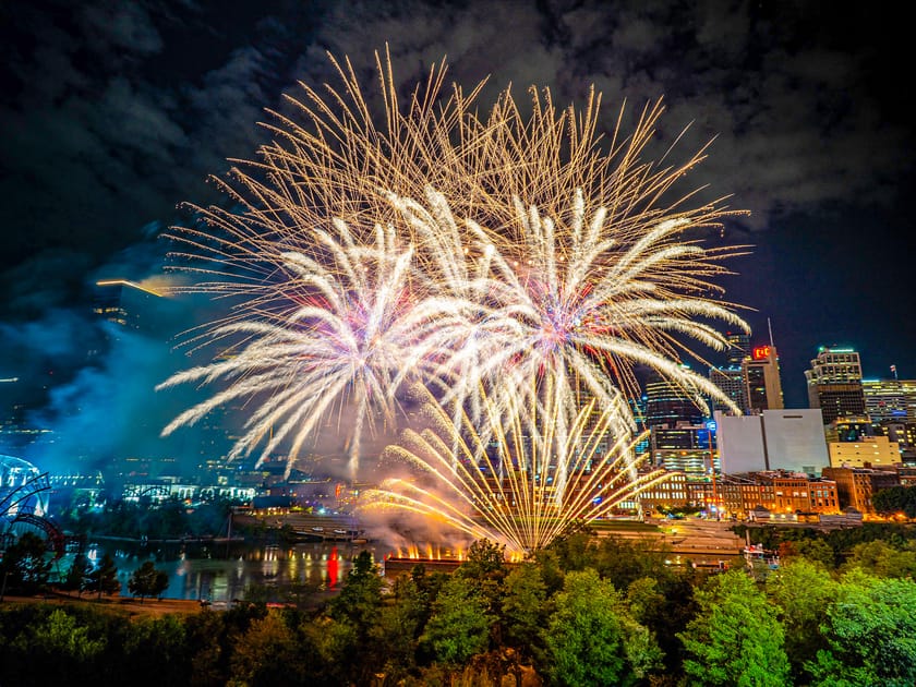 Fireworks to Light Up Mount Fuji's Cherry Blossoms | Engoo Fireworks to Light Up Mount Fuji's Cherry Blossoms | Engoo