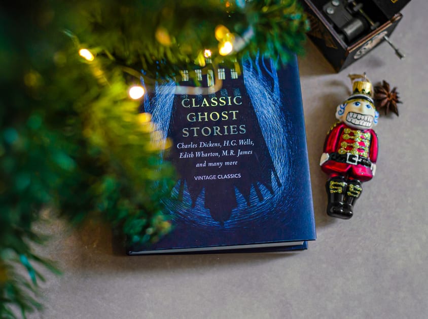 Why People Tell Scary Stories at Christmas | Engoo 每日新聞