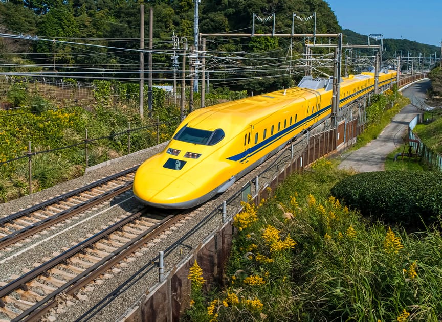 Dr.YELLOWドクターイエロー Japan's Famous 'Doctor Yellow' Trains to Retire | Engoo