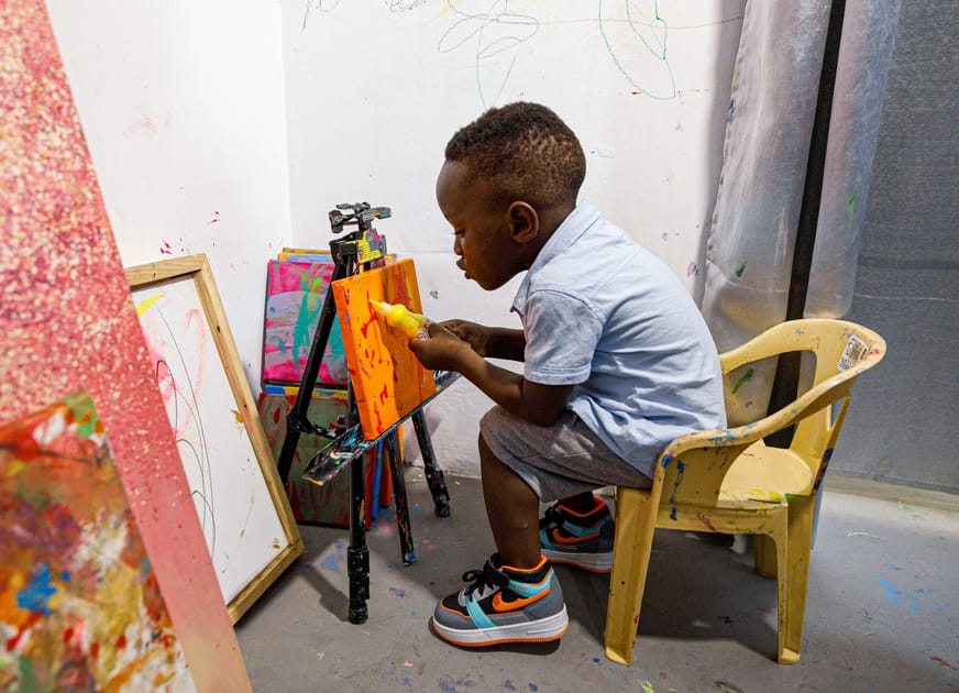 Ghana Toddler Is World's Youngest Male Artist | ข่าวประจำวัน Engoo