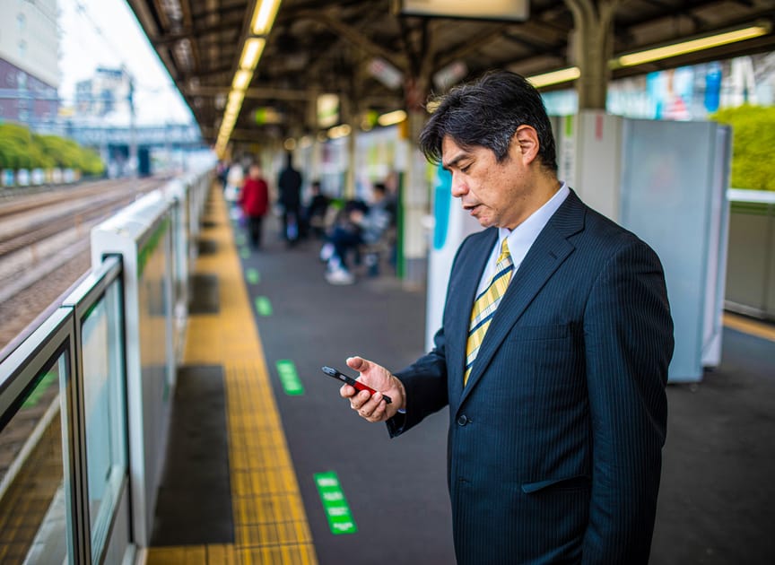 Only 1 in 4 Japanese Adults Trust Social Media | Engoo Daily News