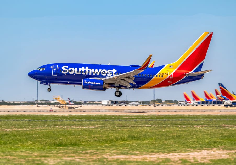 Engine Cover Falls Off During US Plane's Takeoff | Engoo Daily News
