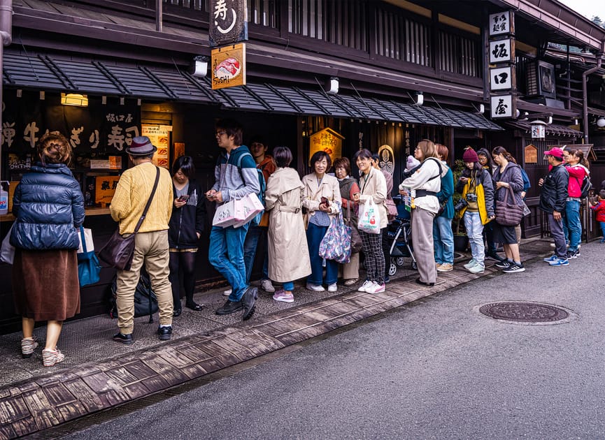 Diners Pay to Skip the Line at Japan's Restaurants | Engoo Daily News