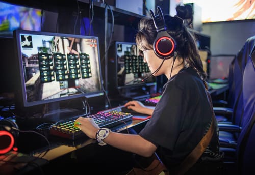 How to make money playing videogames
